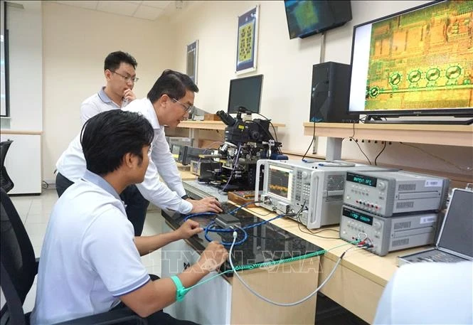 Inside a microcircuits lab in Vietnam (Photo: VNA)