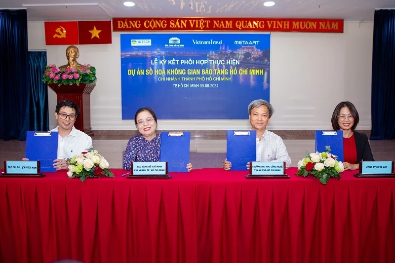 Representatives of the units sign the cooperation agreement to implement the Project. (Photo courtesy of the Organising Committee)