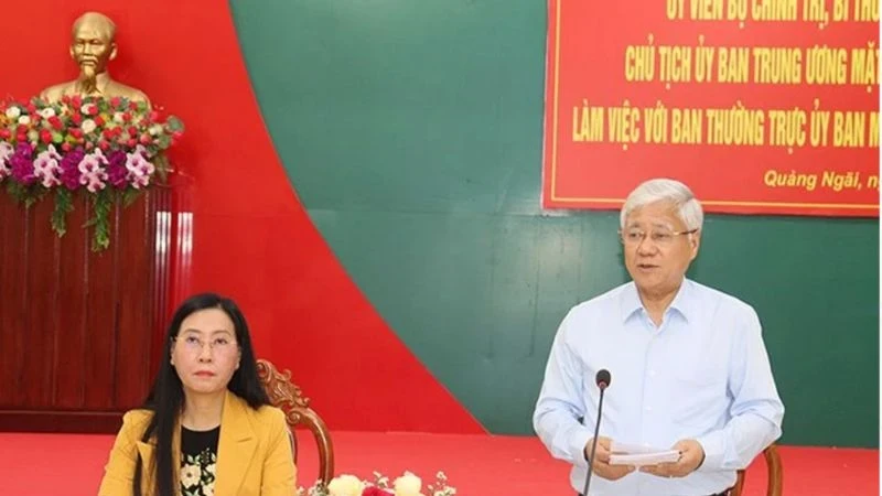 Do Van Chien, Politburo member, Secretary of the Party Central Committee, and President of the Vietnam Fatherland Front (VFF) Central Committee, speaks at the working session.