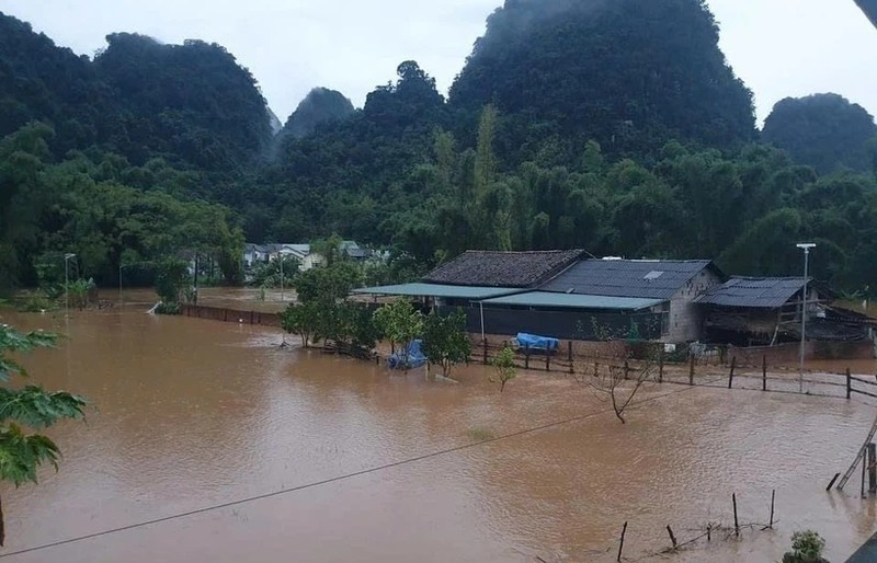 Houses in Tra Linh town, Cao Bang province's Trung Khanh district are inundated on August 11. (Photo: VNA)