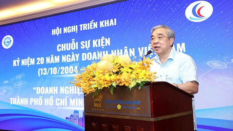 HUBA Chairman Nguyen Ngoc Hoa introduces events and activities to celebrate the 20th anniversary of Vietnam Entrepreneurs’ Day.