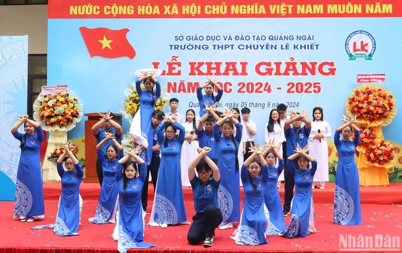 Vietnamese students entering new school year (Photo: NDO)