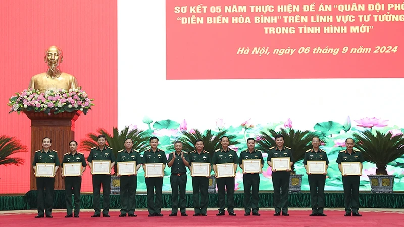 Outstanding collectives and individuals receive certificates of merit from Minister of Defence 