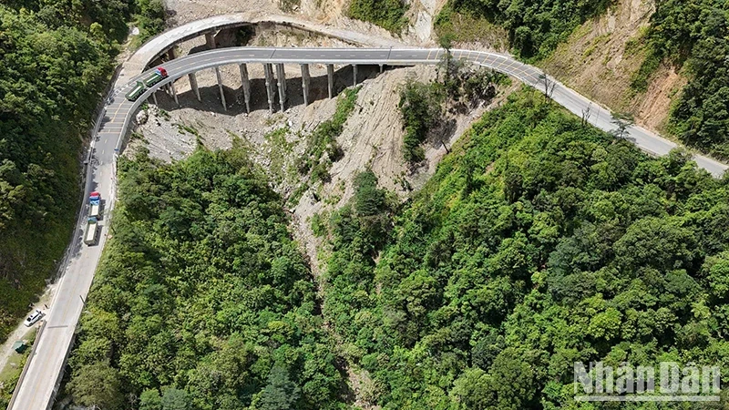 The completion of National Highway 8A facilitates trade activities between provinces of Vietnam, Laos and the northeastern region of Thailand.