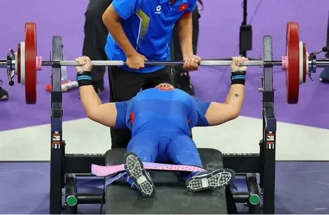 Chau Hoang Tuyet Loan competes in the women's powerlifting 55kg category during the Paris Paralympics on September 5. She was the last Vietnamese competitor at the event. (Photo: AFP/VNA)