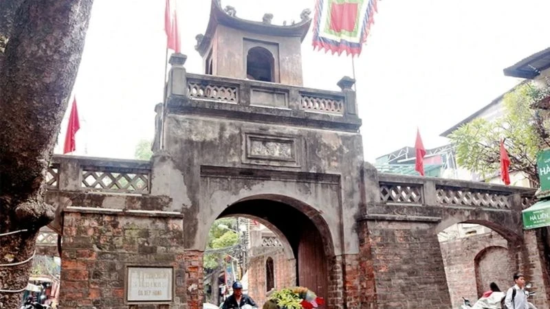 Quan Chuong Gate is the only remaining gate in the system of gates of the citadel surrounding the ancient Thang Long-Hanoi.