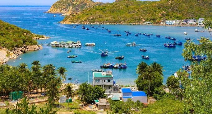 Vinh Hy Bay is considered one of the four legendary bays in Vietnam.