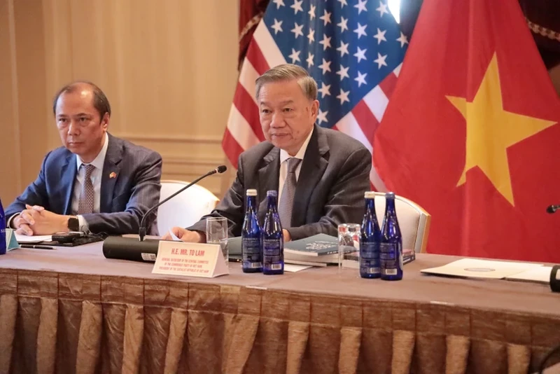 Party General Secretary and State President To Lam at the meeting with leaders of the Communist Party USA, left-wing organisations in the US and friends of Vietnam on September 22 (local time) in New York. (Photo: VNA)