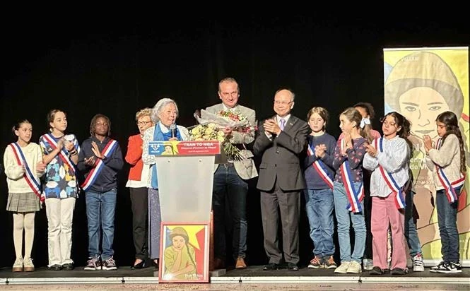 At the title handover ceremony (Photo: VNA)