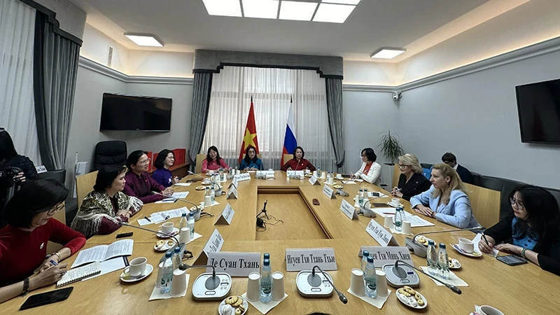 At the meeting between the Vietnam Women’s Union and the State Duma Committee on Family Protection, Fatherhood, Motherhood and Childhood. (Photo: Thuy Van)