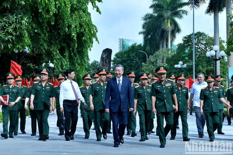 General Secretary and President To Lam visits and works with General Department II under the Ministry of Defence.