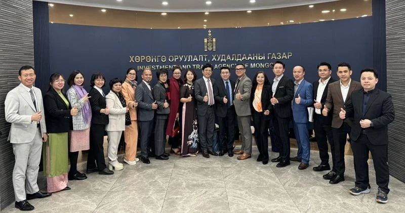 A Vietnamese business delegation work at the Ministry of Economic Affairs and Development of Mongolia. (Photo courtesy of the Embassy of Vietnam in Mongolia)