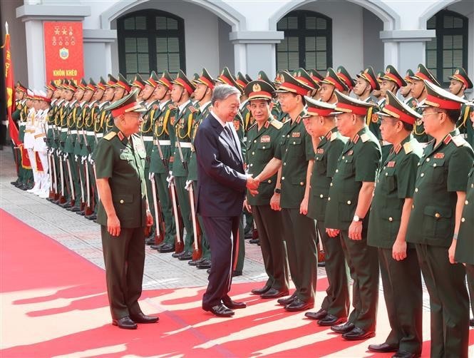 Party General Secretary and State President To Lam visits General Department of Defence Intelligence (Photo: VNA)