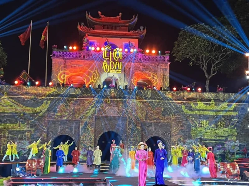 Ao Dai performance on the opening night of the Hanoi Ao Dai Tourism Festival.