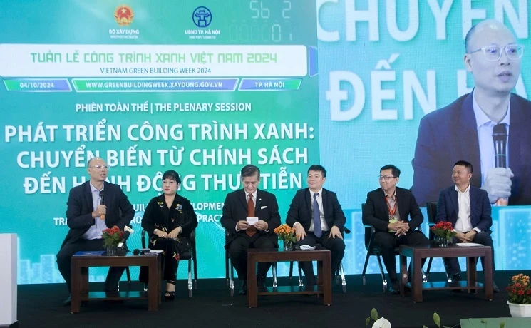 Delegates attend the plenary session of the Vietnam Green Building Week 2024.