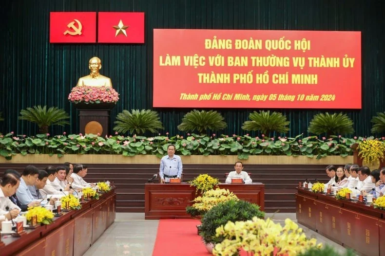 The National Assembly Party Delegation works with the Standing Committee of the Ho Chi Minh City Party Committee.