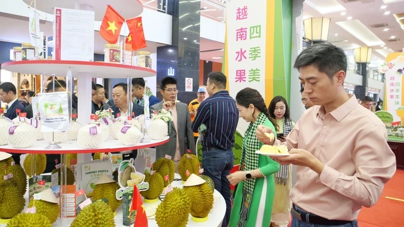 The Vietnam Fruit Festival was recently held in Beijing (China), aiming to promote the export of Vietnamese agricultural products to the consumer market of 1.4 billion people. (Photo: Ho Quan)