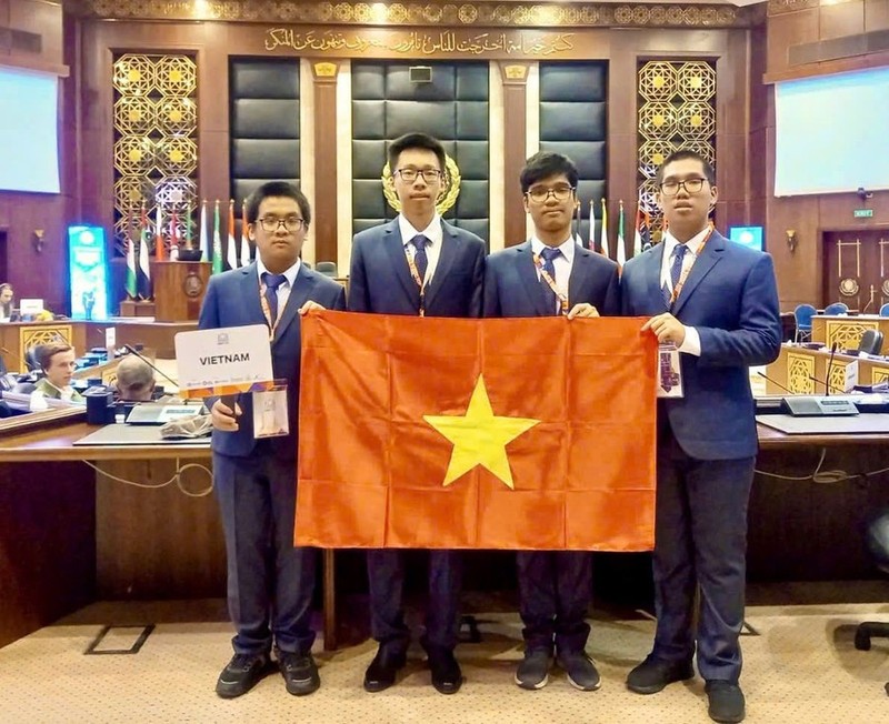 The Vietnamese students claim two golds, one silver and one bronze at the 36th International Olympiad in Informatics hosted by Egypt from September 1-6. (Photo: giaoducthoidai.vn)