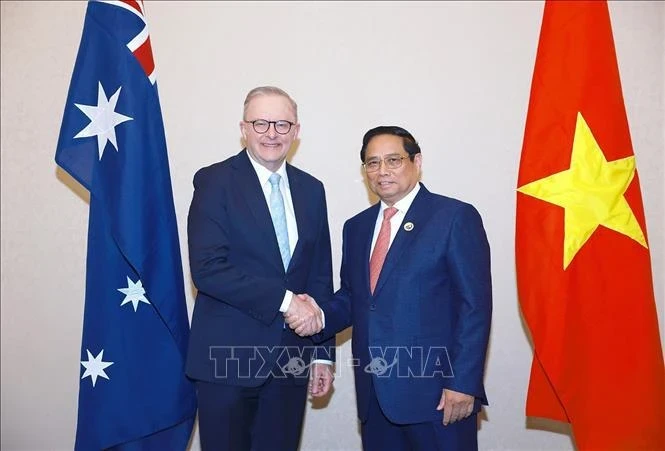 Vietnamese Prime Minister Pham Minh Chinh (right) and his Australian counterpart Anthony Albanese meet in Laos on October 11. (Photo: VNA)