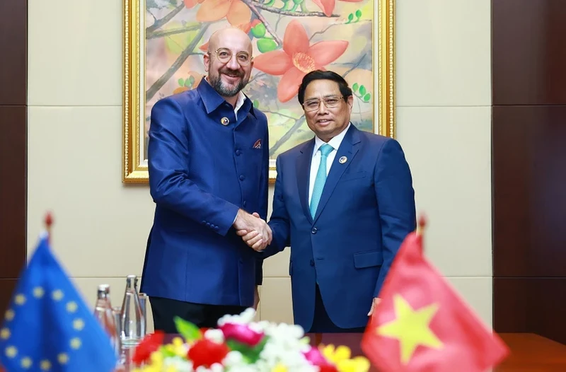 Prime Minister Pham Minh Chinh (R) meets with President of the European Council (EC) Charles Michel. (Photo: VNA)