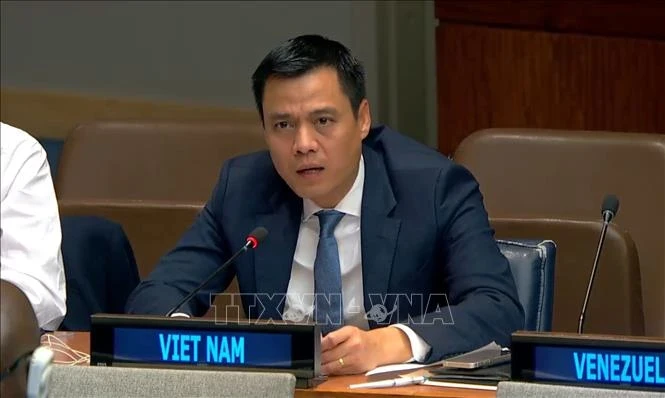 Permanent Representative of Vietnam to the United Nations (UN) Ambassador Dang Hoang Giang speaks at the First Committee's debate on nuclear weapond. (Photo: VNA)