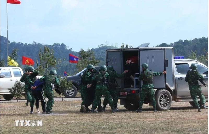 Vietnamese, Lao border localities hold a joint exercise on fighting drug crime (Photo: VNA)