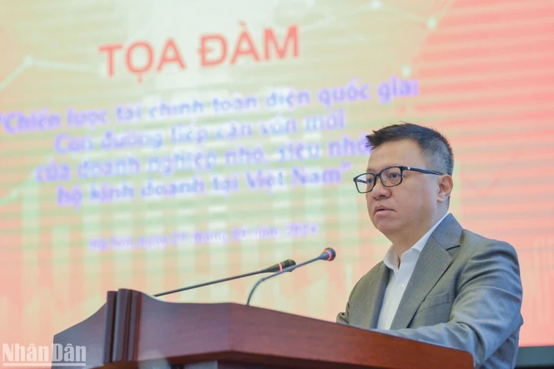 Member of the Party Central Committee (PCC), Editor-in-Chief of Nhan Dan (People) Newspaper, Deputy Head of the PCC Commission for Communication and Education, and Chairman of the Vietnam Journalists’ Association, Le Quoc Minh, speaks at the event. 