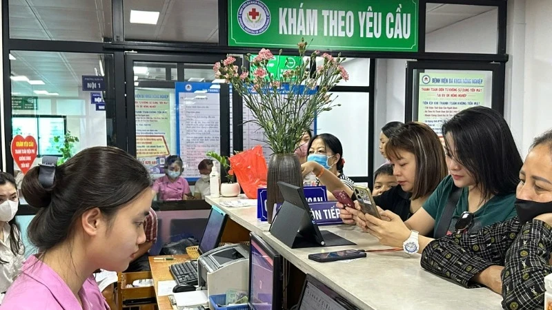 Patients make non-cash payments at the Agricultural General Hospital.