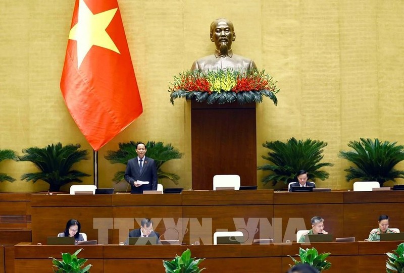 NA Vice Chairman Tran Quang Phuong speaks at the session. (Photo: VNA)