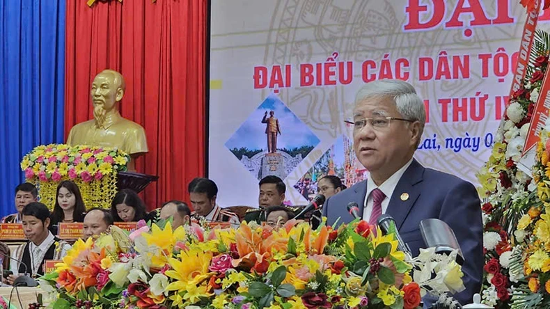 Do Van Chien, Politburo member and President of the Vietnam Fatherland Front (VFF) Central Committee, speaks at the congress.