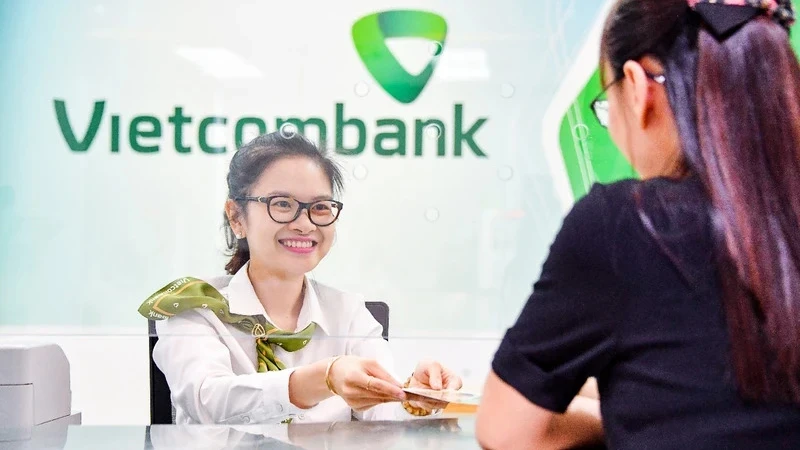 Transaction at Vietcombank. (Photo: NDO)