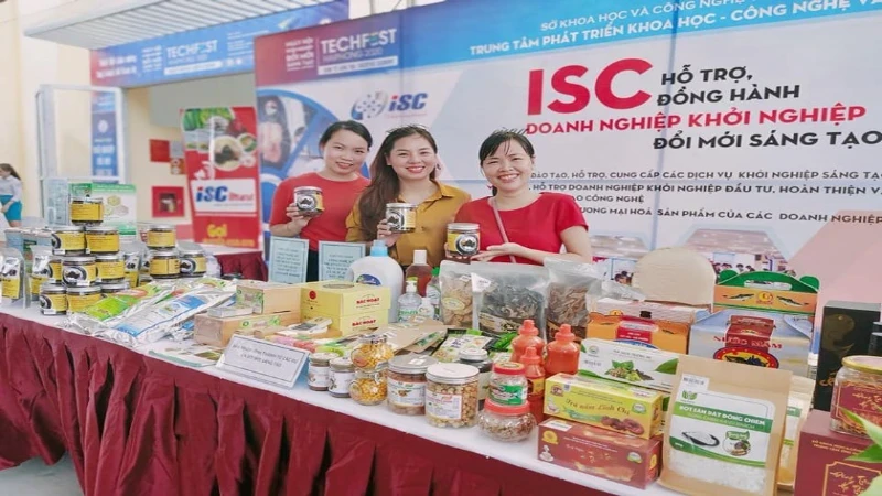 Exhibition and introduction of scientific and technological products in Hai Phong to support startups.