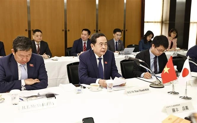 National Assembly Chairman Tran Thanh Man speaks at a working breakfast with leaders of the Japan Business Federation (Keidanren) in Tokyo on December 4. (Photo: VNA)