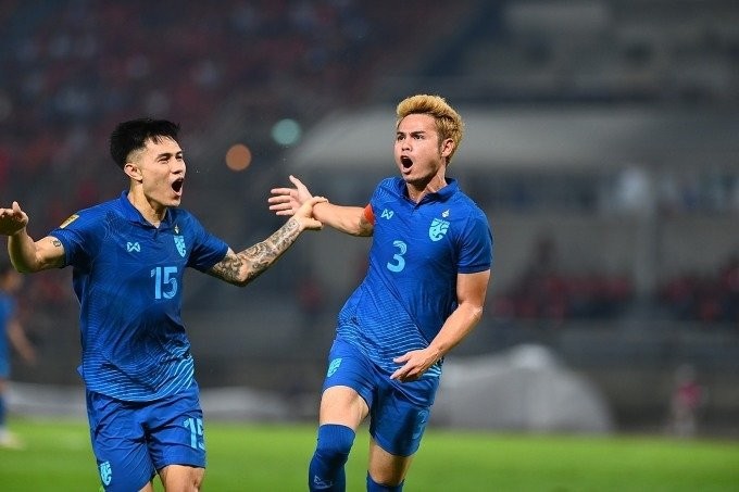 Theerathon Bunmathan (number 3) scores to gift Thailand a 1-0 victory over Vietnam in the second leg of the AFF Cup 2022 final at Thammasat Stadium on January 16 night. (Photo: VnExpress)
