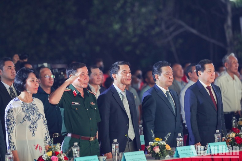 The delegates attend the send-off ceremony.