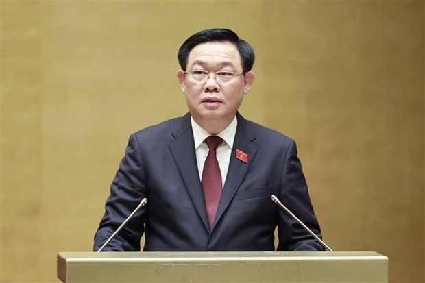NA Chairman Vuong Dinh Hue speaks at the meeting. (Photo: VNA)