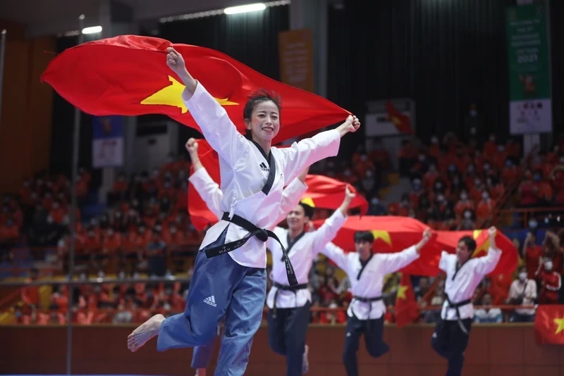 The photo “Bay Len Vietnam” (Flying High, Vietnam) by Bui Cuong Quyet wins first prize at the 2023 ‘Happy Vietnam’ photo and video contest. 