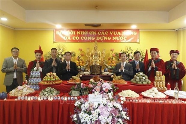 Representatives of the Vietnamese Embassy in Russia, agencies, associations, and Vietnamese people in Moscow at the ceremony. (Photo: VNA broadcasts)