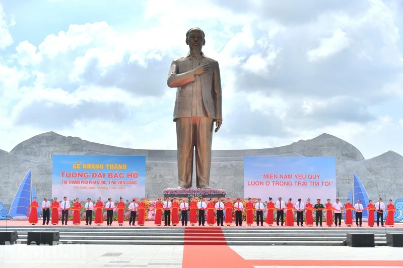 The President Ho Chi Minh Monument is inaugurated in Phu Quoc. (Photo: NDO)