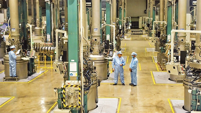 The production of solar batteries at JA Solar Vietnam Limited Company in Viet Yen Industrial Park, Bac Giang Province. (Photo DUY LINH)