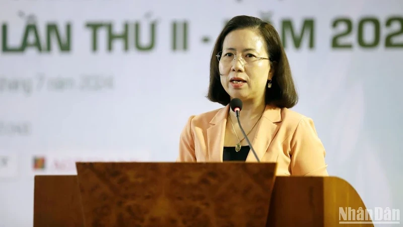 Vice Chairwoman of the Central Executive Committee of the Vietnamese Farmers’ Association Bui Thi Thom speaks at the launching ceremony.