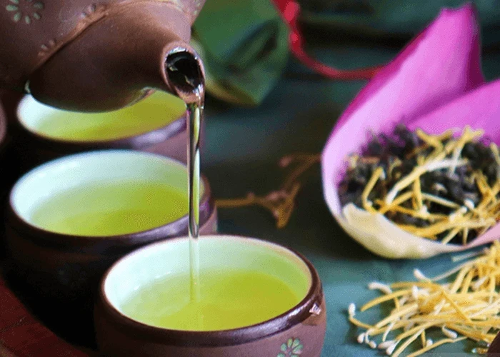 Lotus tea is a drink that represents the sophistication of Hanoi's culinary culture.