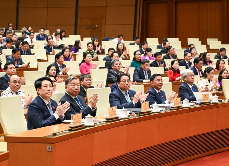 Leaders, former Party and State leaders and National Assembly deputies at the closing session. (Photo: NDO)