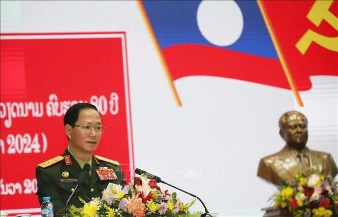 Lao Minister of National Defence Sen. Lieut. Gen Khamlieng Outhakaysone speaks at the meeting. (Photo: VNA) 