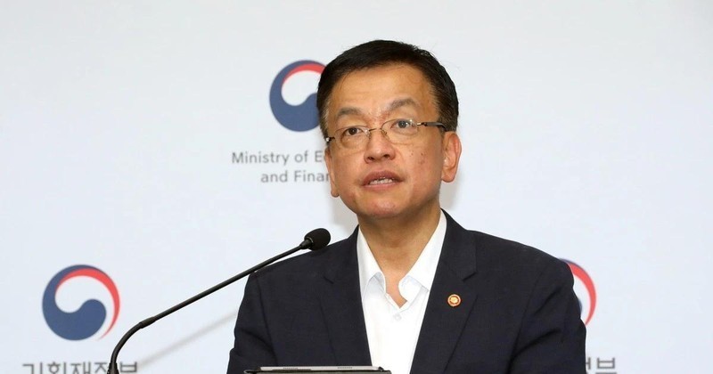 Finance Minister Choi Sang Mok, who has assumed the role of Acting President of the RoK following the impeachment of Han Duck Soo. (Photo: Yonhap/VNA)