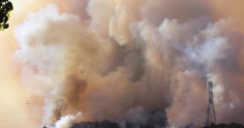 Smoke from a wildfire on January 11, 2025 in Los Angeles, California, the US (Photo: Xinhua/VNA) 