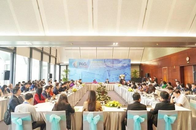 Participants at the ministerial-level discussion on breakthrough technology for green transformation and sustainable development in the smart era. (Photo: suckhoedoisong.vn) 