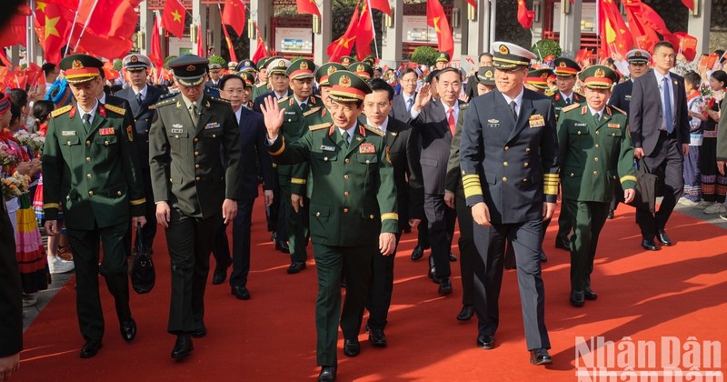 Immediately following the ceremony at the border marker, the Vietnamese delegation's members cross into China via the Huu Nghi International Border Gate (in Lang Son Province) to participate in a series of bilateral exchange programmes.