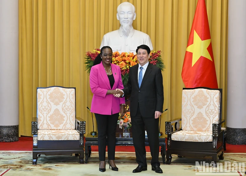 President Luong Cuong and Kenya's Cabinet Secretary for Defence Soipan Tuya in Hanoi on April 17. (Photo: NDO)