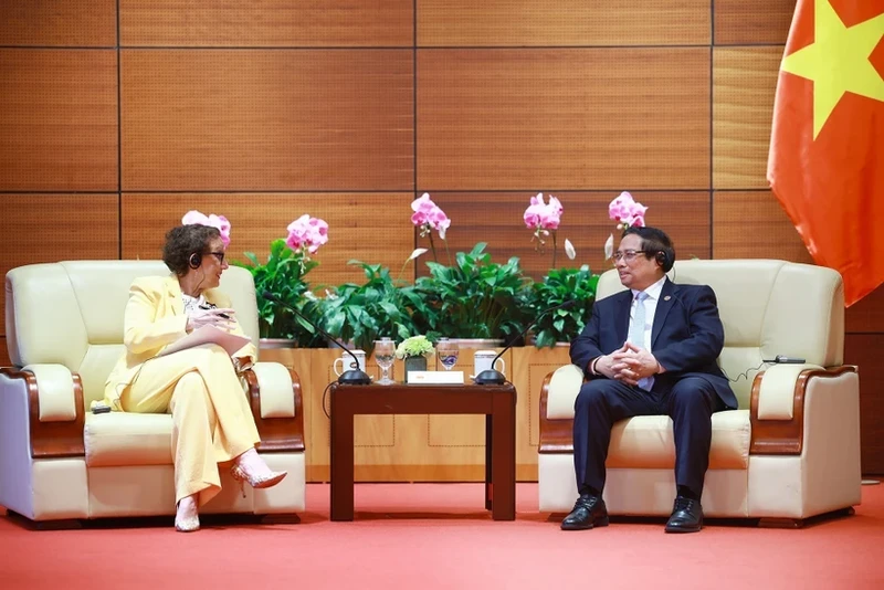 Prime Minister Pham Minh Chinh meets with Secretary-General of the UNCTAD Rebeca Grynspan in Hanoi on April 17. (Photo: VNA) 